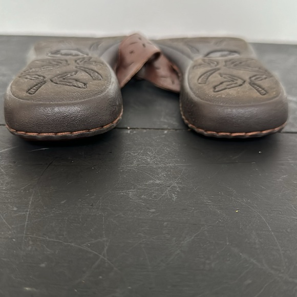 B.o.c. Brown Leather Iconic Flip Flops - Picture 5 of 6